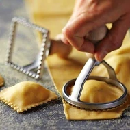 Ravioli-töltött tészta