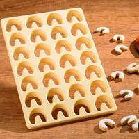 Patkó / hókifli sütemény kiszúrórács 28 darabos