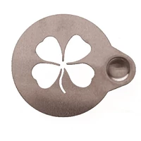 Rozsdamentes capuccino díszítő sablon(lóhere)