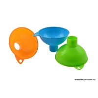 Műanyag befőzőtölcsér